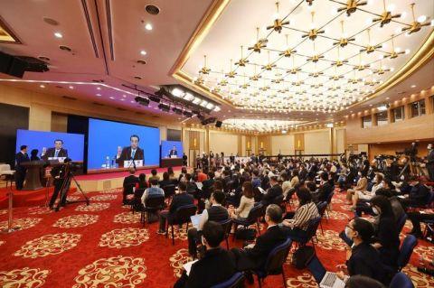 李克強(qiáng)：今年政府支出更多向民生領(lǐng)域傾斜，特別是義務(wù)教育和基本醫(yī)療